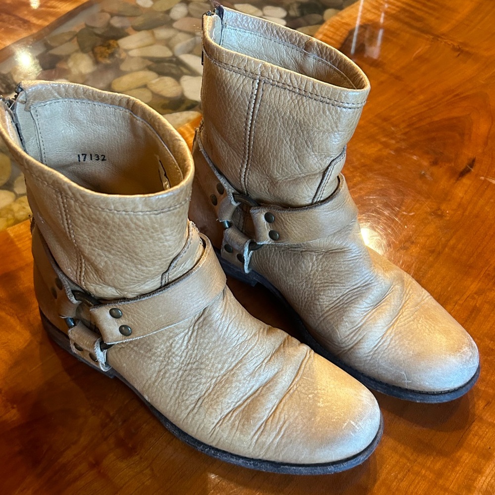 Frye Phillip Harness Boots camel size 6